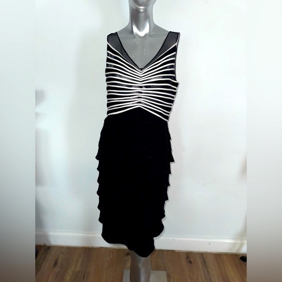 Eliza J Elegant Sleeveless dress - Picture 1 of 5